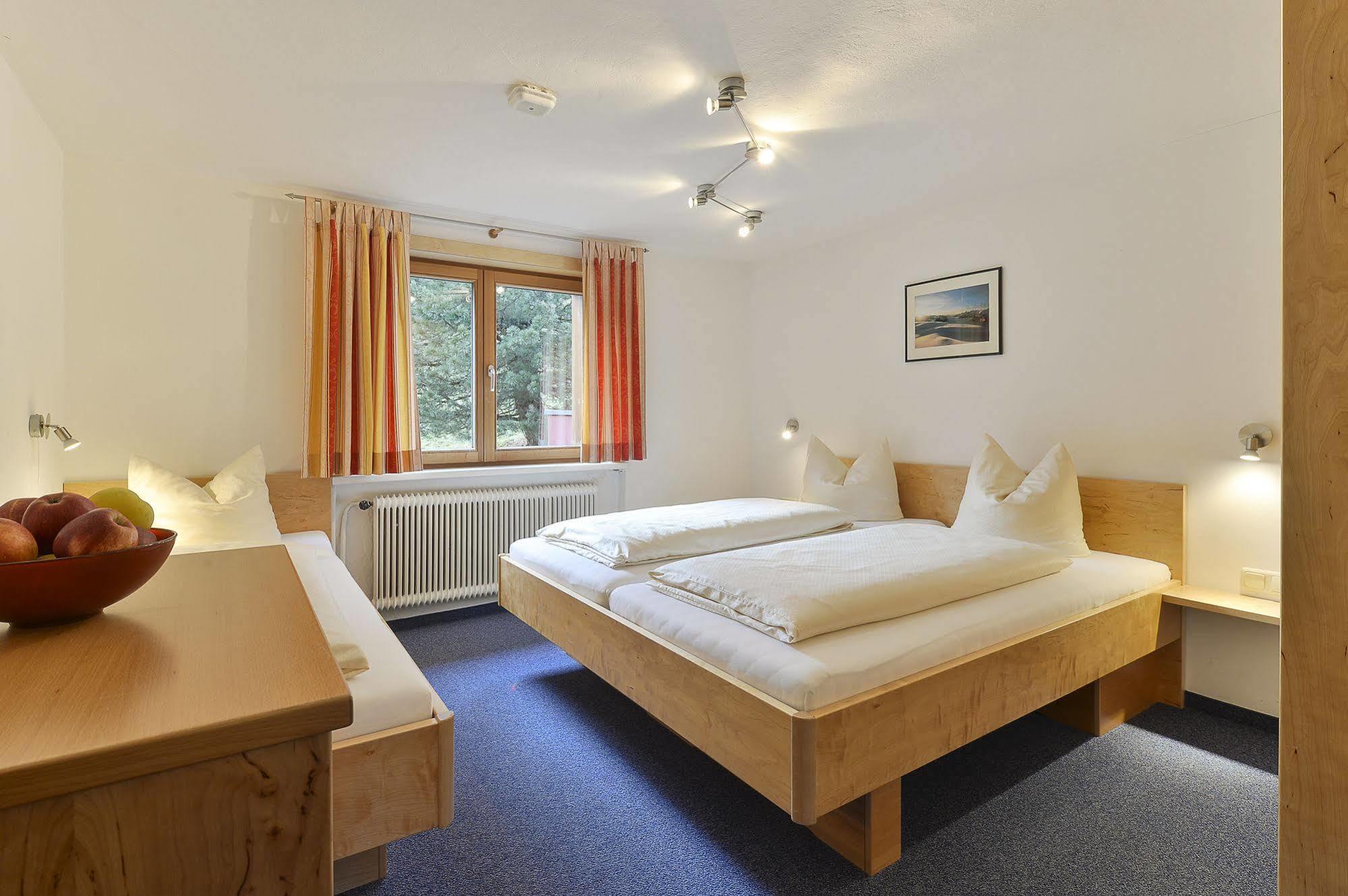Haus Anna Apartments Langen am Arlberg Exteriér fotografie