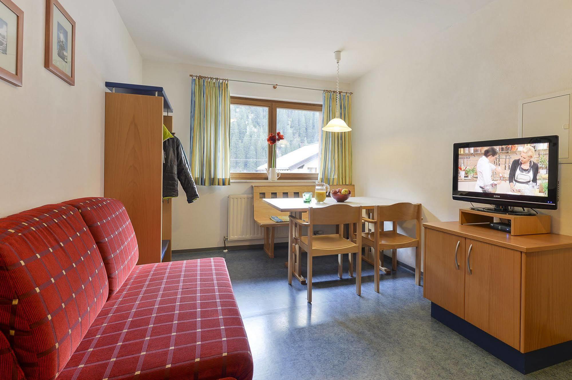 Haus Anna Apartments Langen am Arlberg Exteriér fotografie