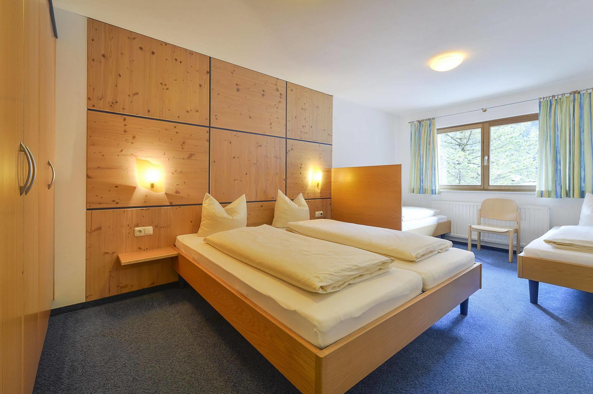 Haus Anna Apartments Langen am Arlberg Exteriér fotografie